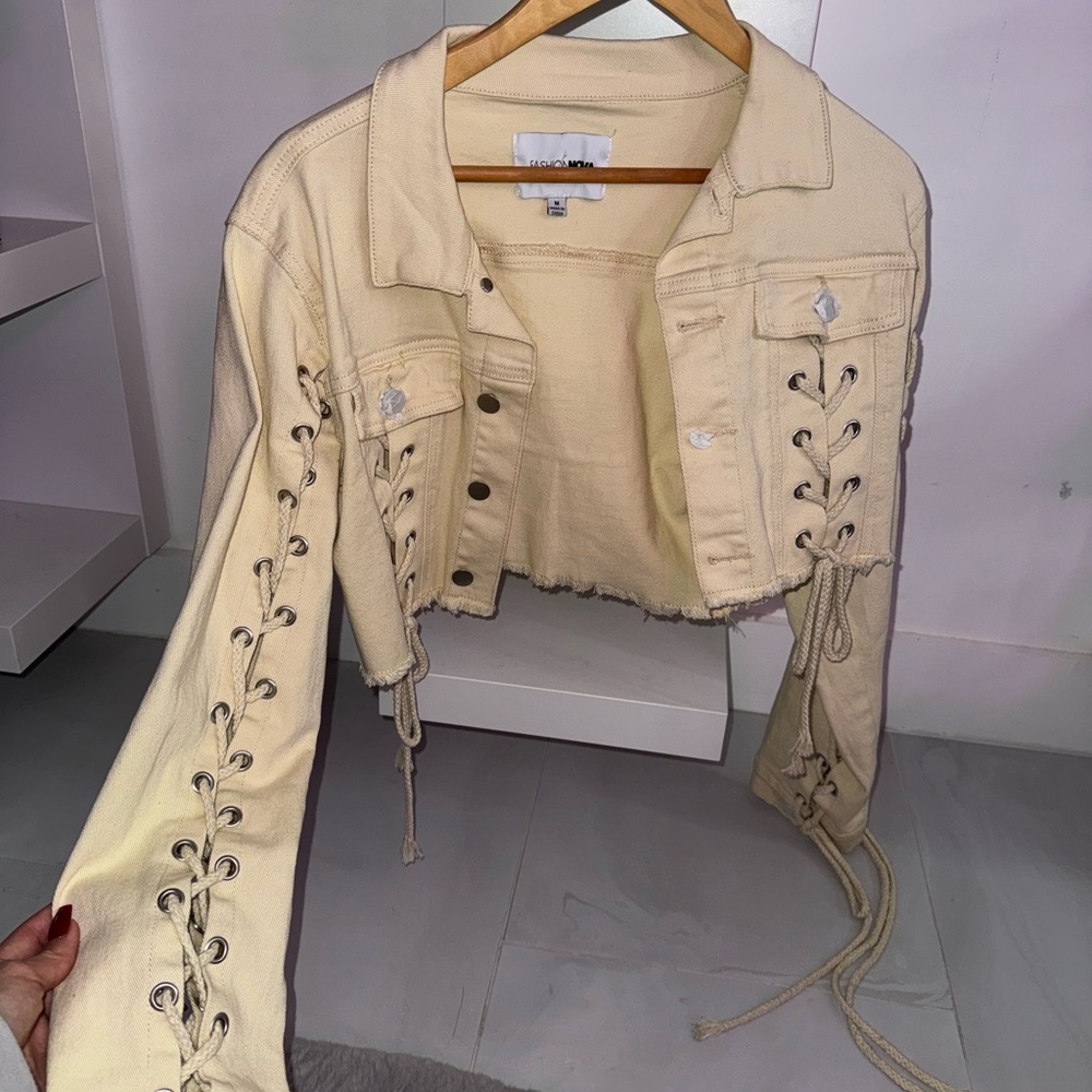 Lace-Up Beige Cropped Jacket